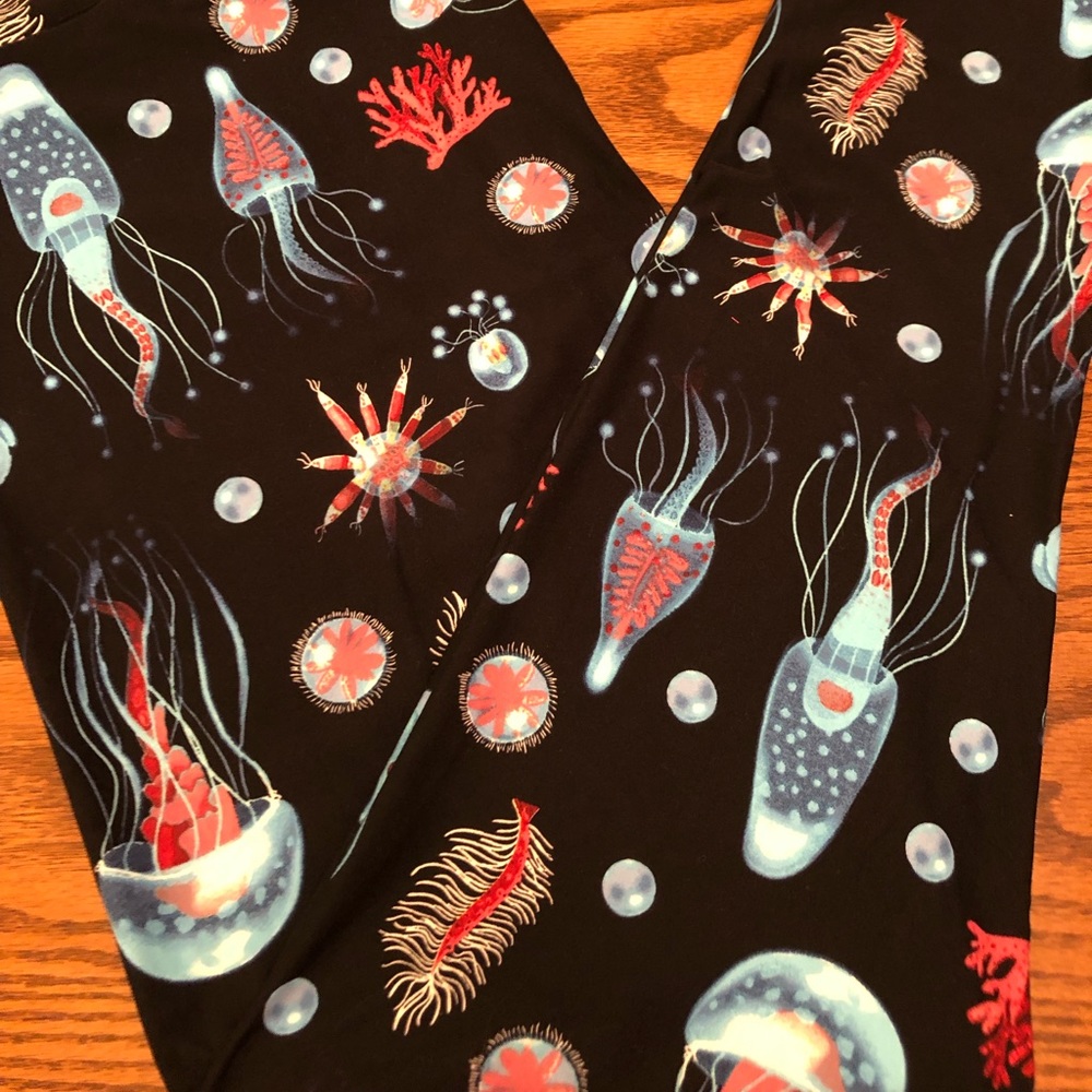 Lularoe Jellyfish Coral Leggings